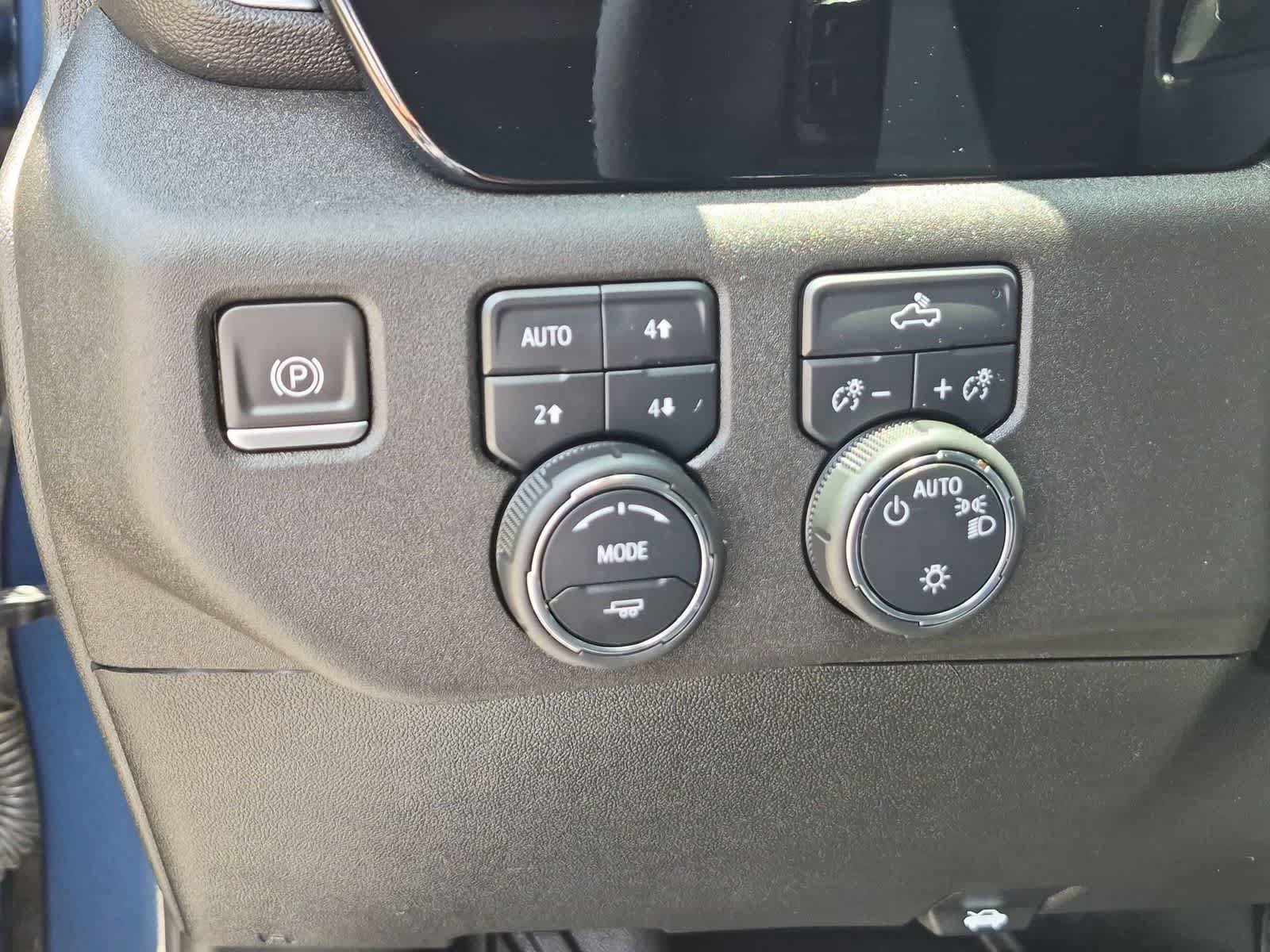 Used 2023 Chevrolet Silverado 1500 LT AWD/4WD image 18