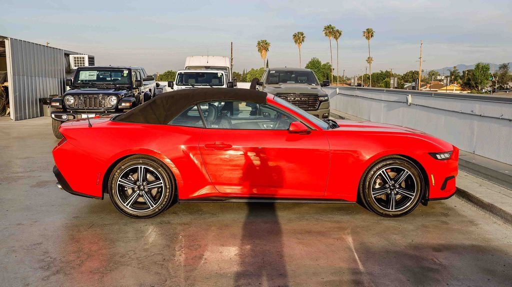 Used 2024 Ford Mustang Convertible RWD image 13
