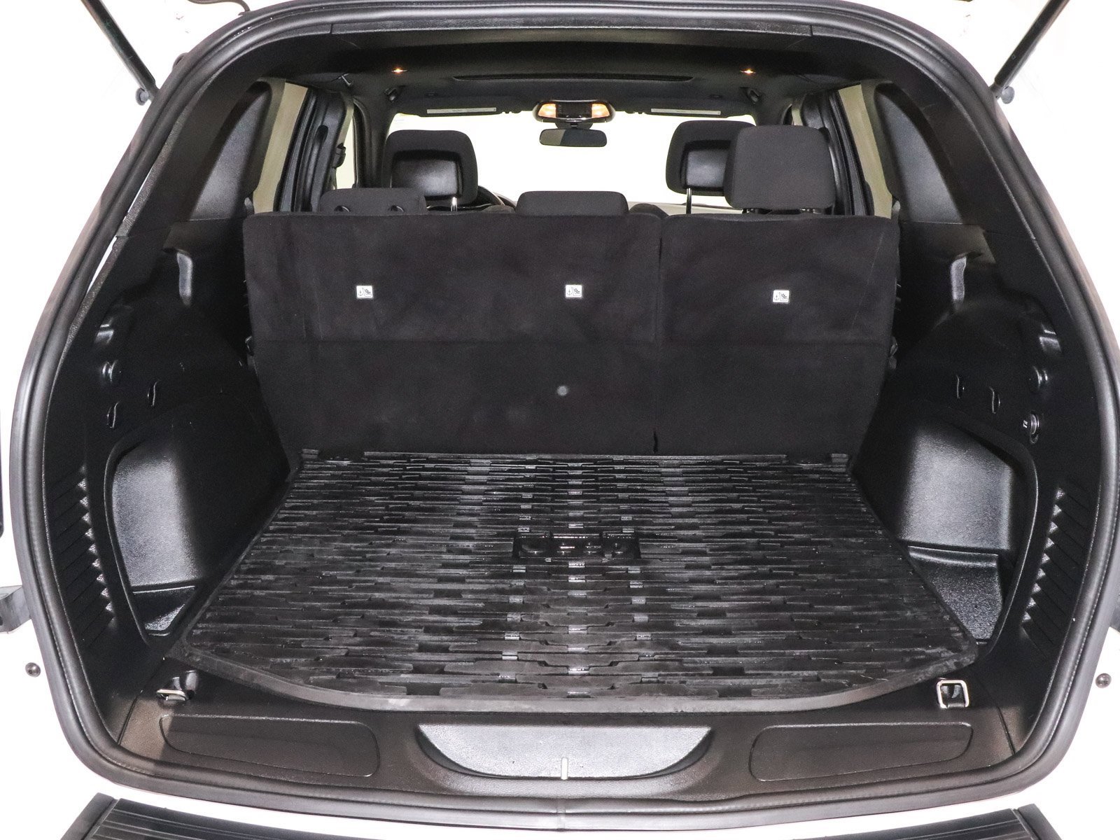 Used 2021 Jeep Grand Cherokee Laredo image 40