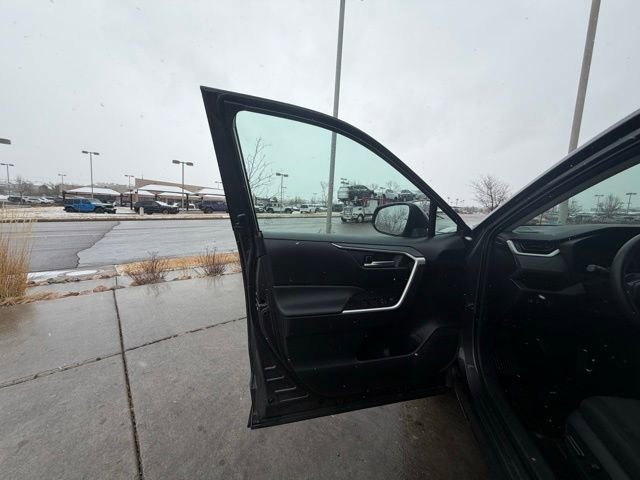 Used 2025 Toyota RAV4 XLE AWD/4WD image 9