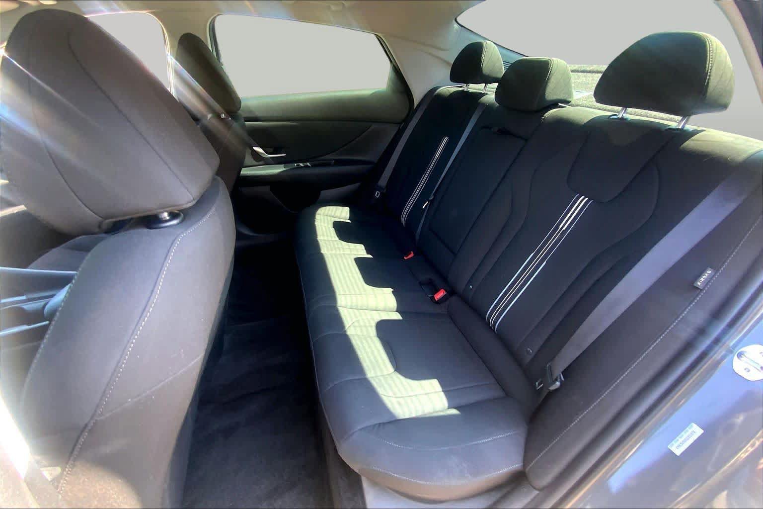 Used 2025 Hyundai Elantra SEL FWD image 19