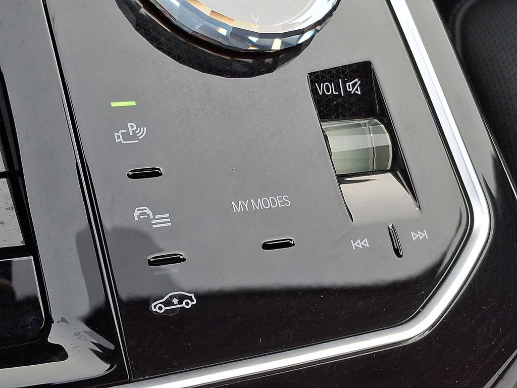 Certified 2023 BMW 760i xDrive w/ Parking Assistance Package AWD/4WD image 18