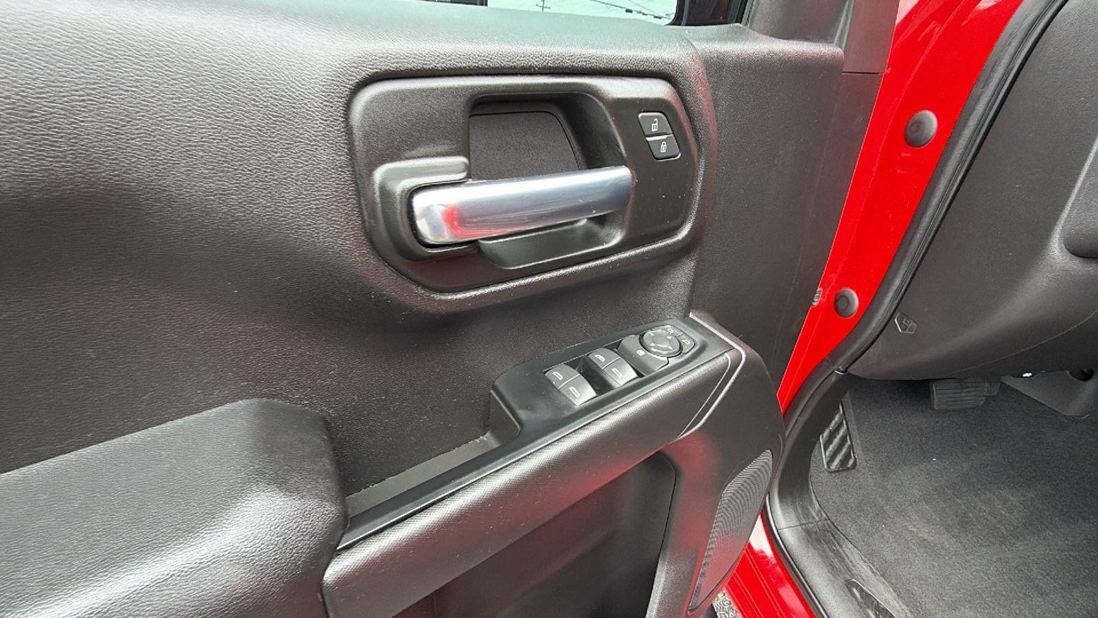 Certified 2022 Chevrolet Silverado 1500 Custom Trail Boss w/ LPO, Dark Essentials Package AWD/4WD image 12