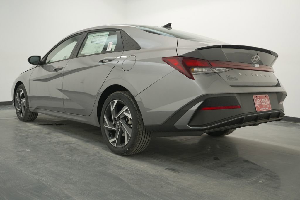 Certified 2025 Hyundai Elantra Sport image 16