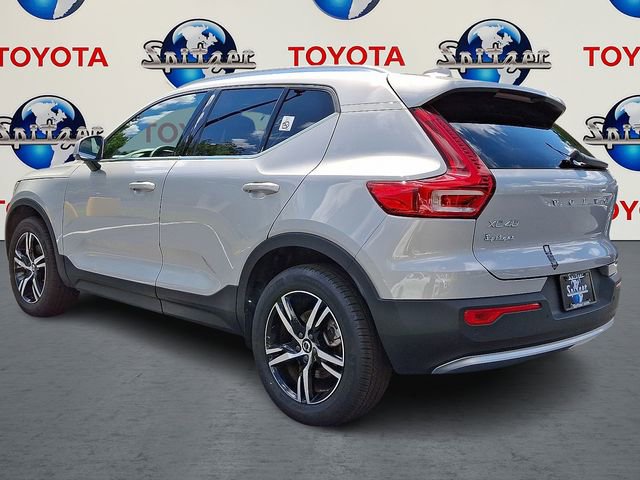 Used 2025 Volvo XC40 B5 Core image 5