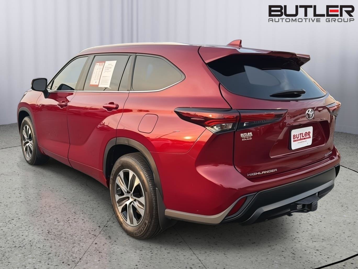 Certified 2024 Toyota Highlander XLE AWD/4WD image 4
