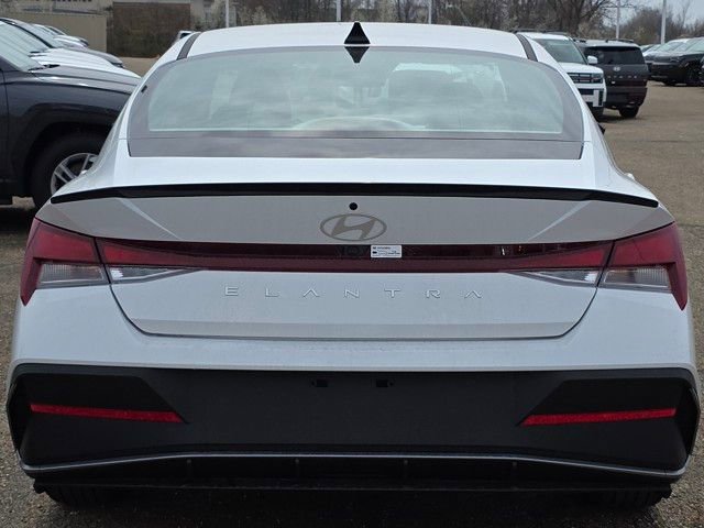 Certified 2025 Hyundai Elantra Sport image 22