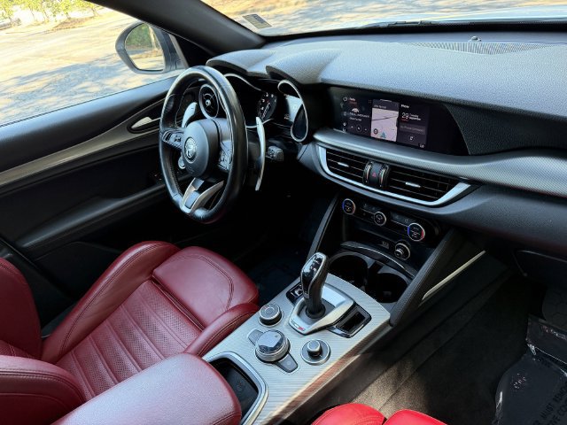 Used 2022 Alfa Romeo Stelvio Veloce AWD/4WD image 35