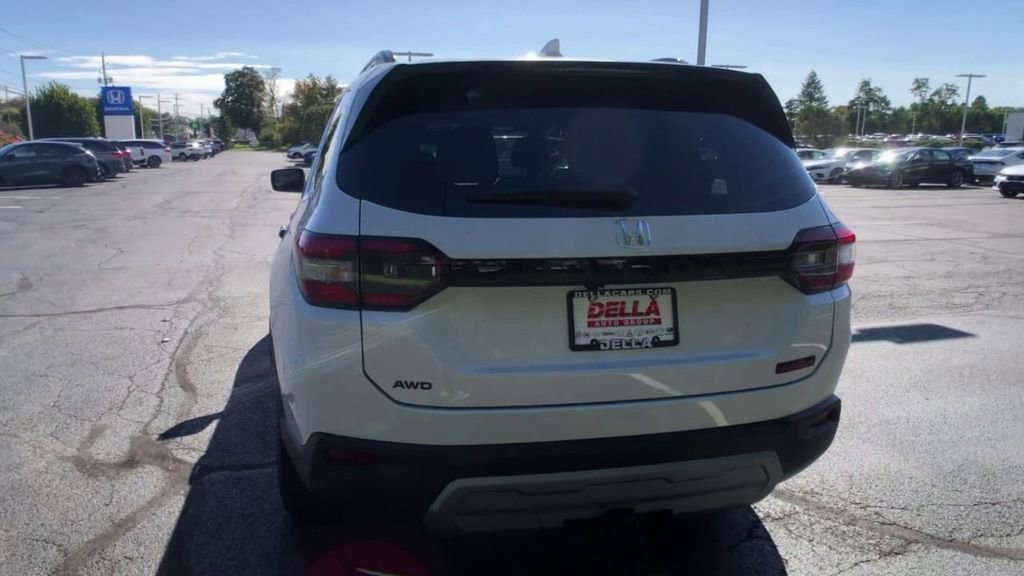 New 2025 Honda Pilot TrailSport image 8