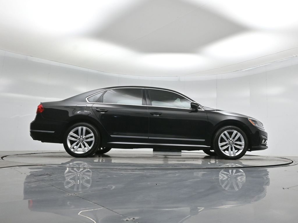 Used 2016 Volkswagen Passat 3.6 SEL Premium image 45