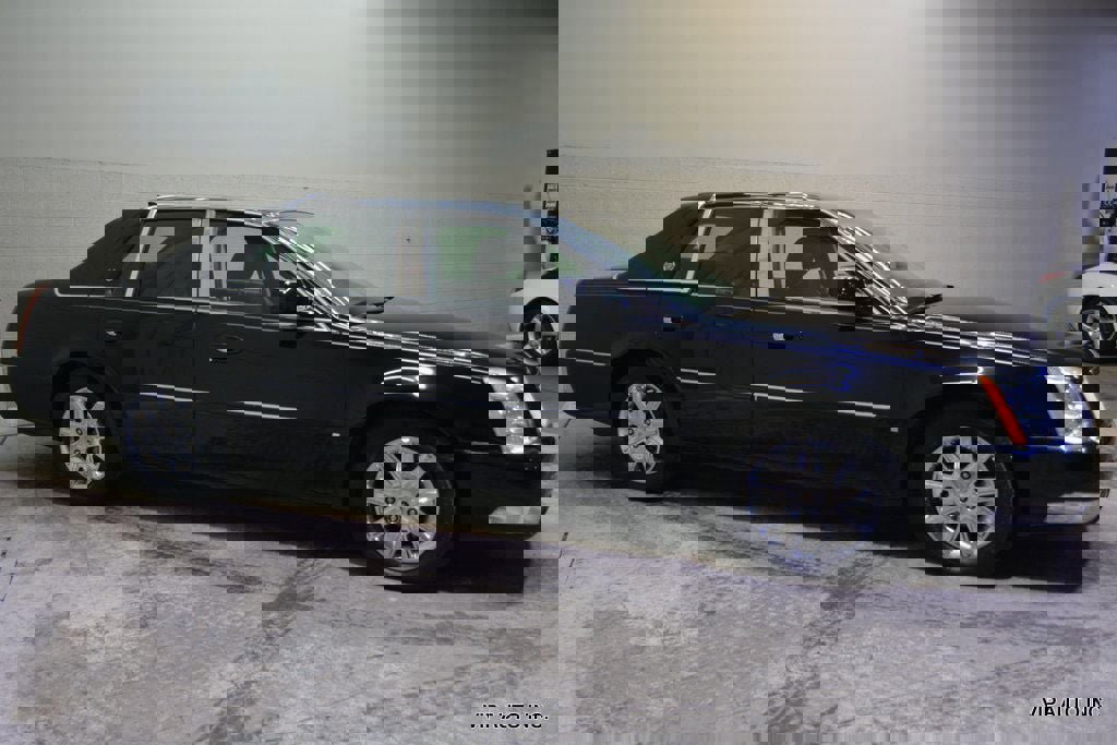 Used 2010 Cadillac DTS Premium w/ Driver Awareness Package image 29