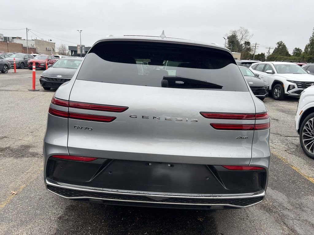 Used 2026 Genesis GV70 2.5T Advanced image 6