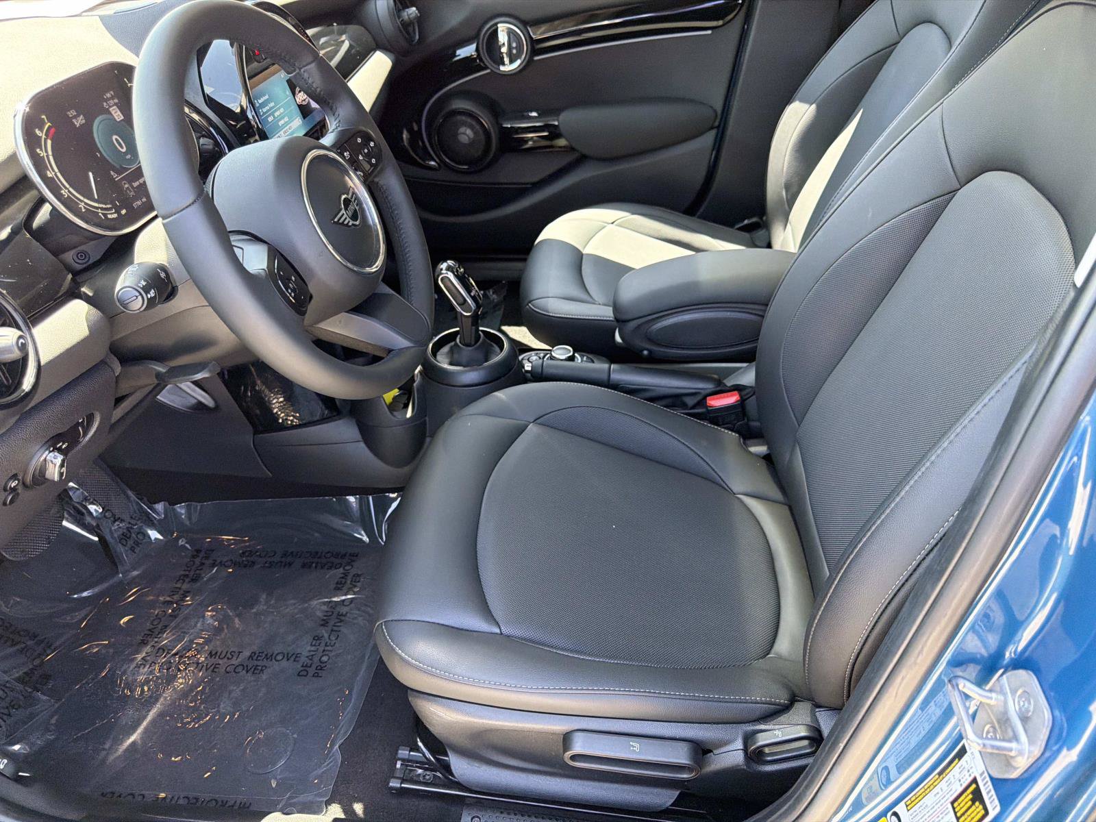 Used 2023 MINI Cooper 4-Door Hardtop w/ Premium Package FWD image 13