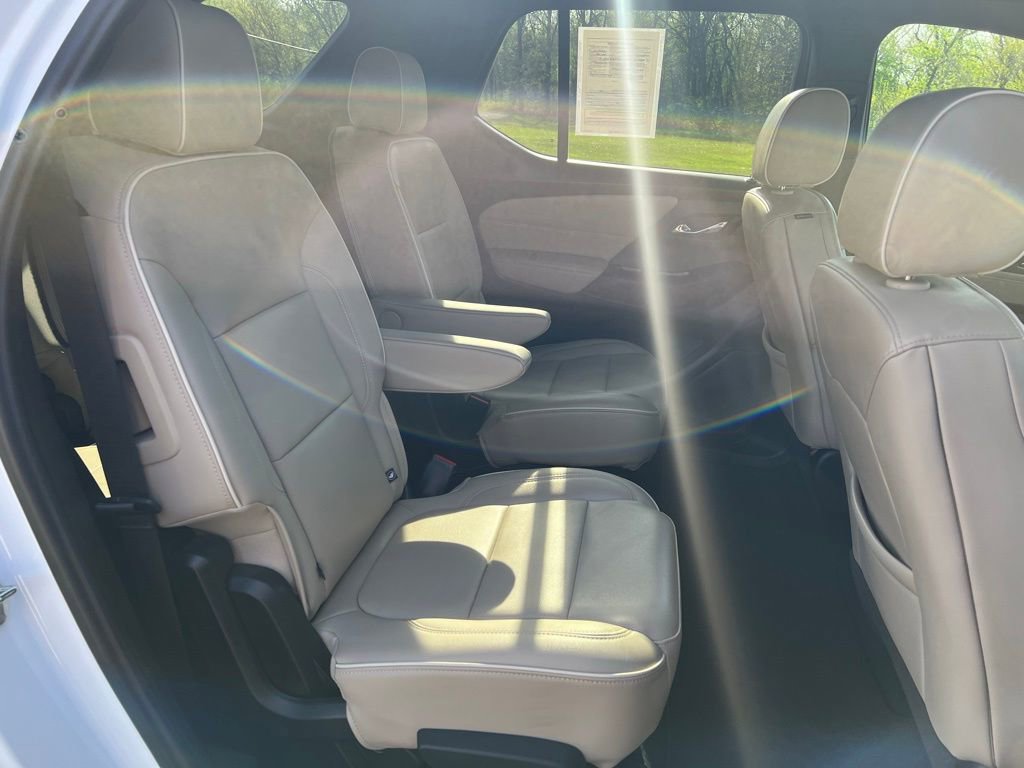 Used 2023 Chevrolet Traverse Premier AWD/4WD image 19
