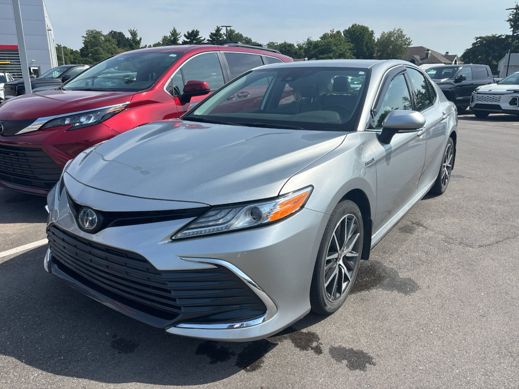 Used 2021 Toyota Camry XLE w/ Cold Weather Package FWD image 3