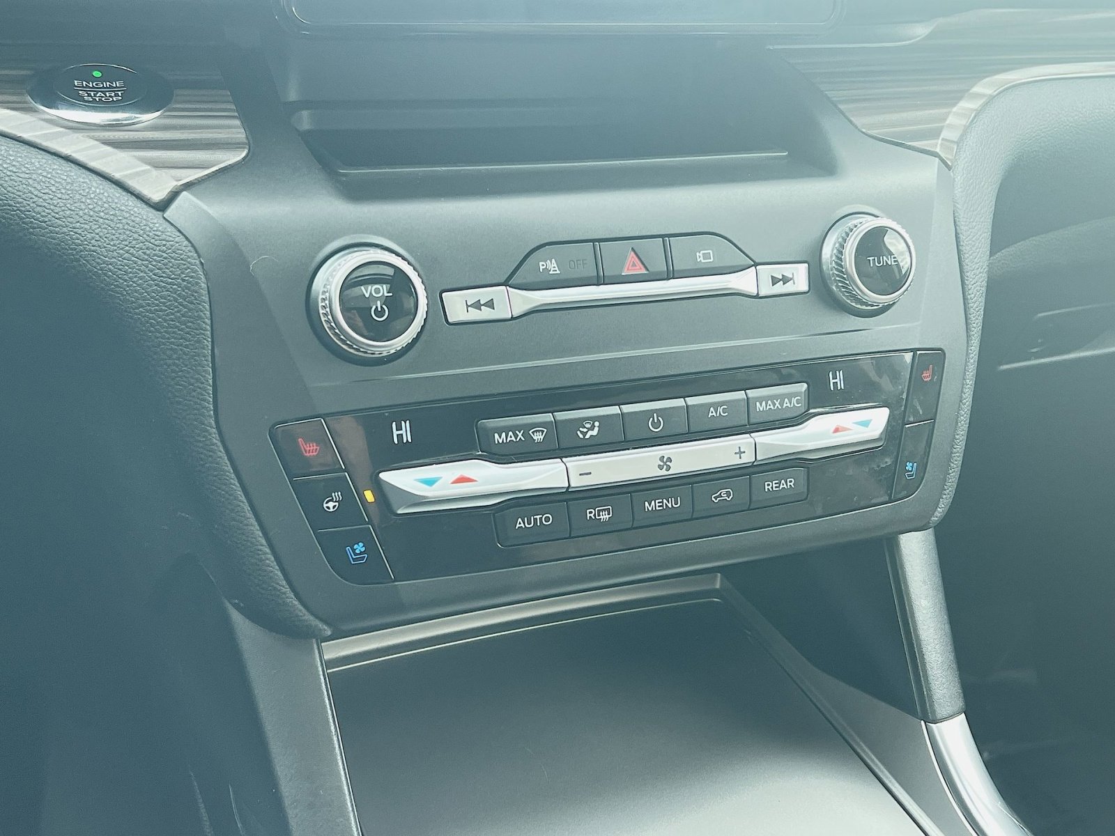 Used 2020 Ford Explorer Limited image 21