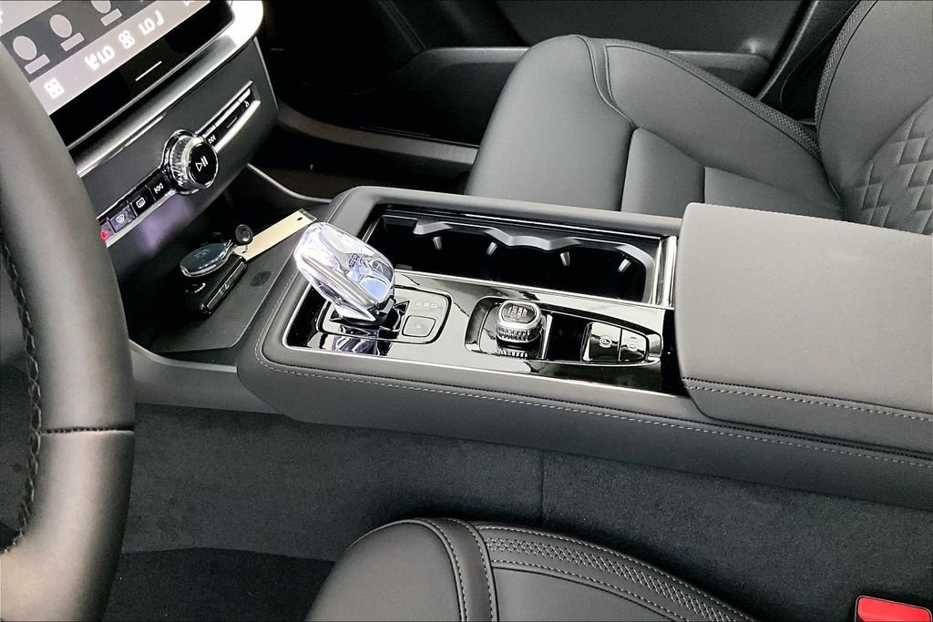 New 2026 Volvo XC90 B5 Plus AWD/4WD image 23