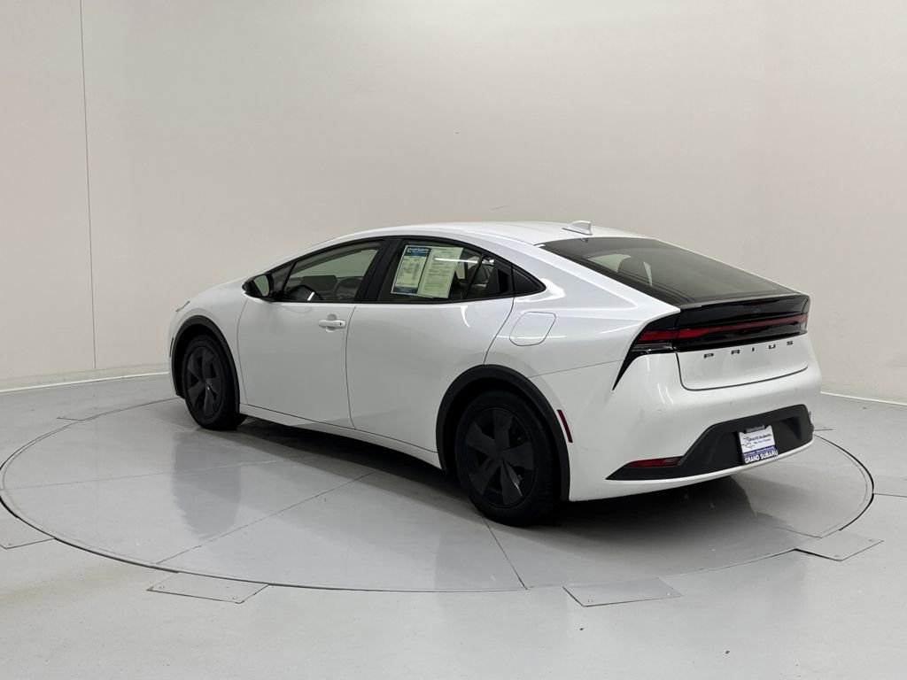 Used 2025 Toyota Prius LE image 4
