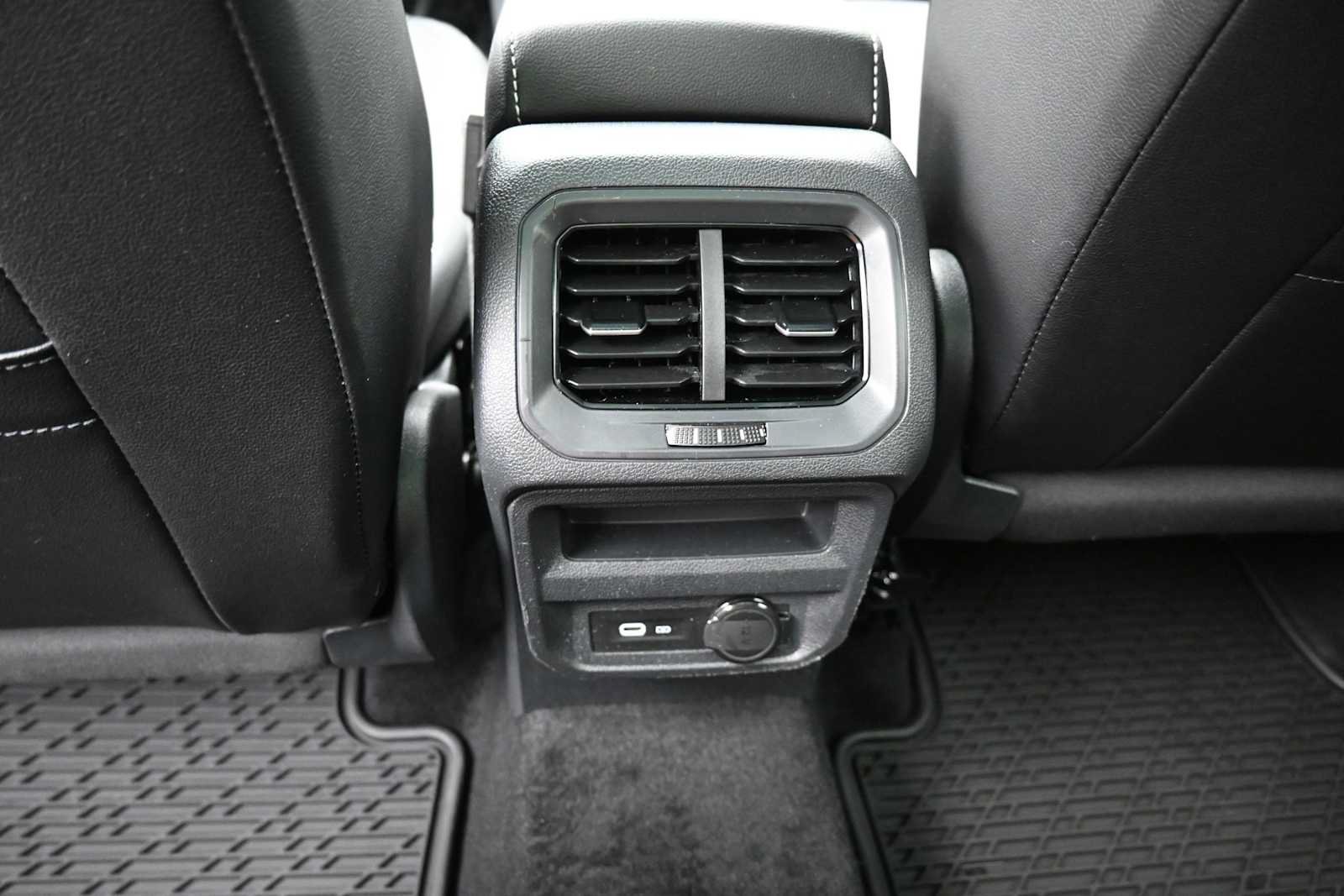 Used 2024 Volkswagen Tiguan SE R-Line AWD/4WD image 13