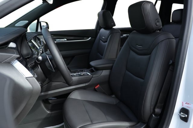 Used 2022 Cadillac XT6 Sport w/ Technology Package image 11