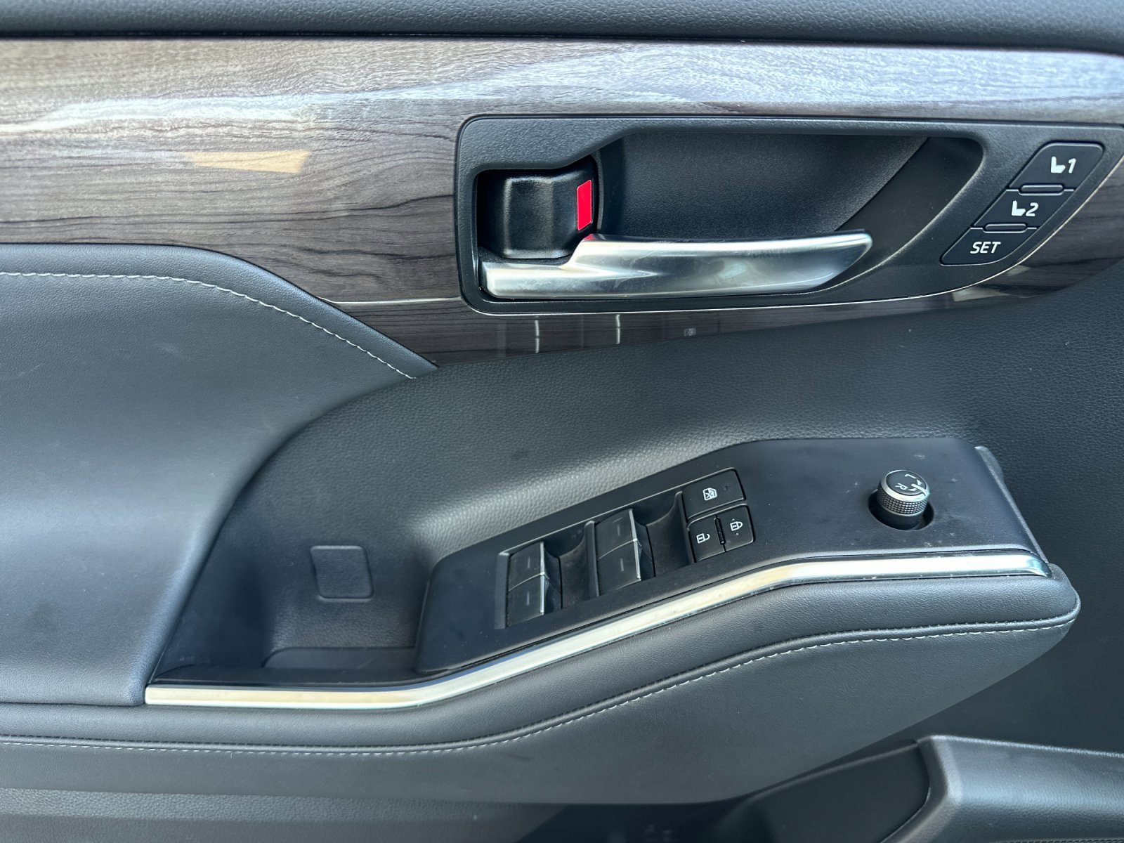 Used 2022 Toyota Highlander Limited image 11