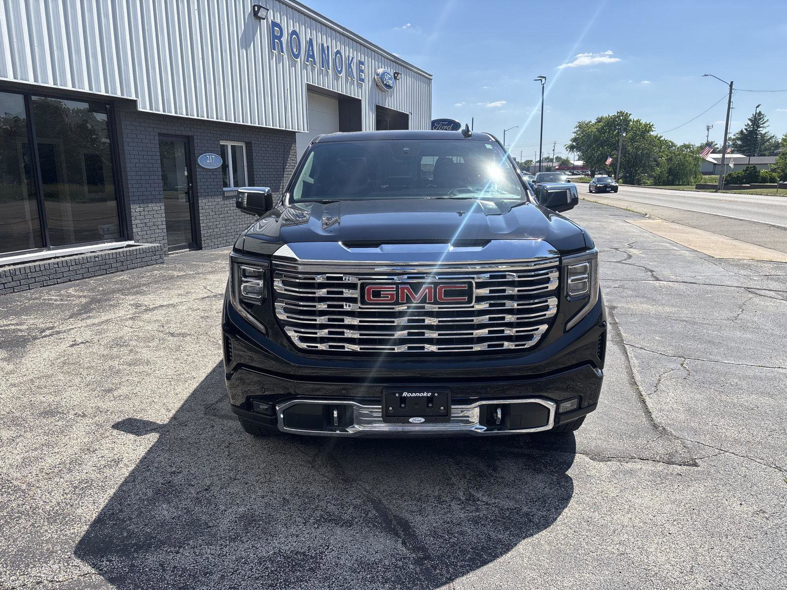 Used 2022 GMC Sierra 1500 Denali w/ Technology Package AWD/4WD image 14