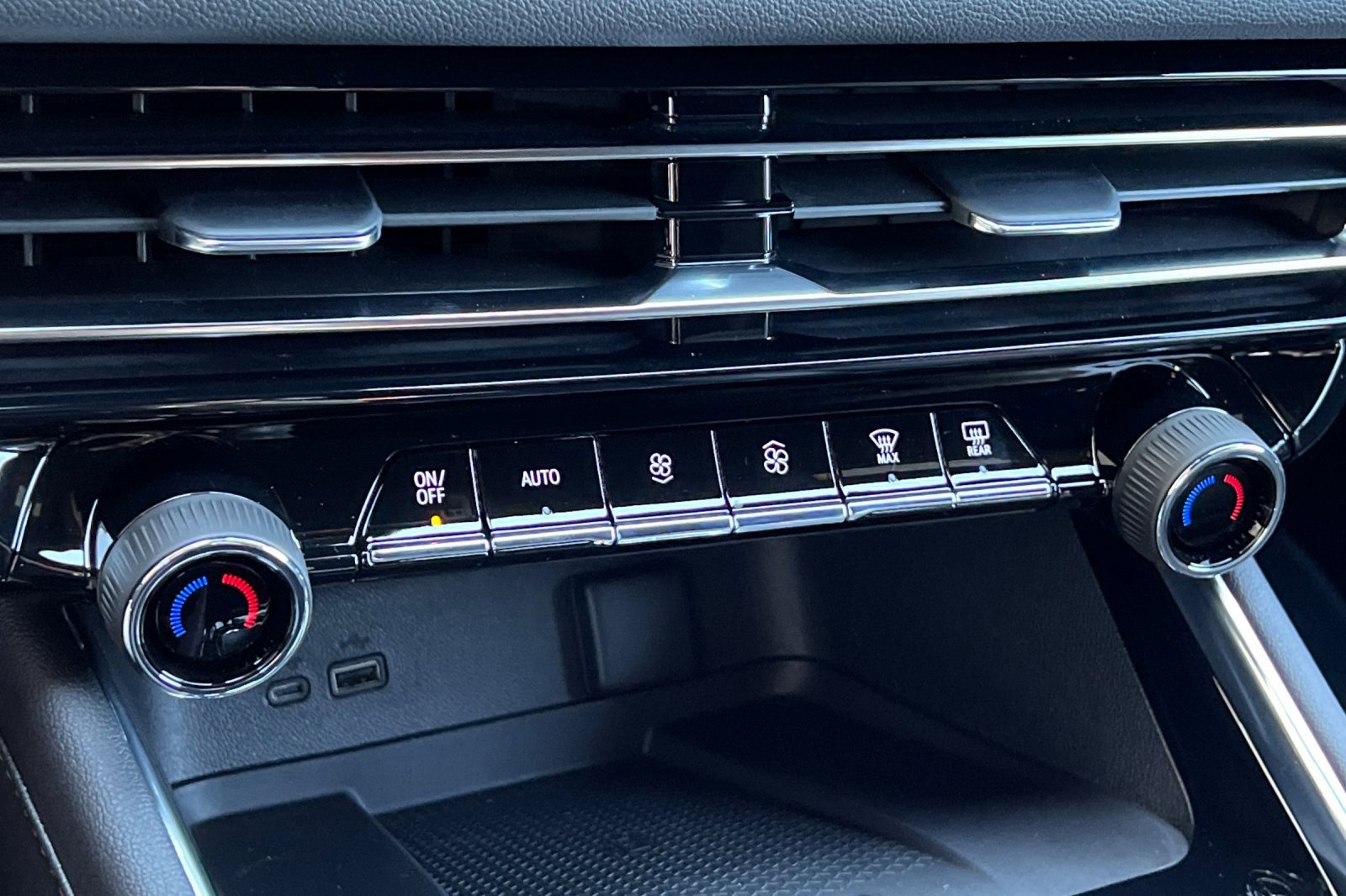 New 2026 Chevrolet Traverse RS w/ LPO, Floor Liner Package image 19