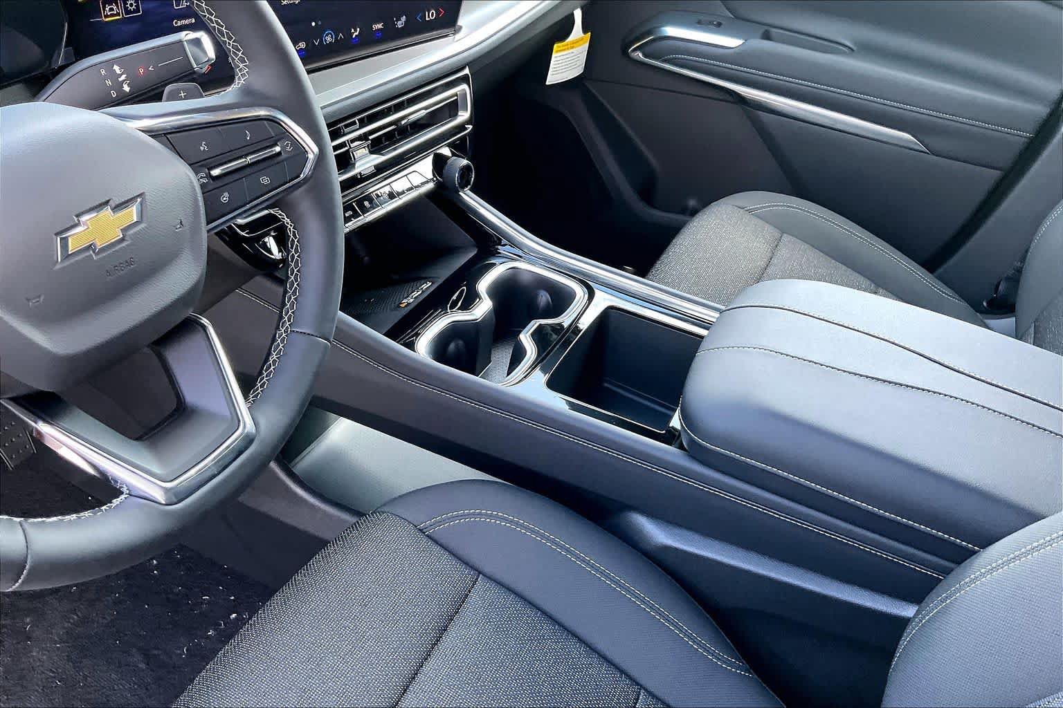 New 2027 Chevrolet Traverse LT w/ Driver Confidence Package FWD image 8
