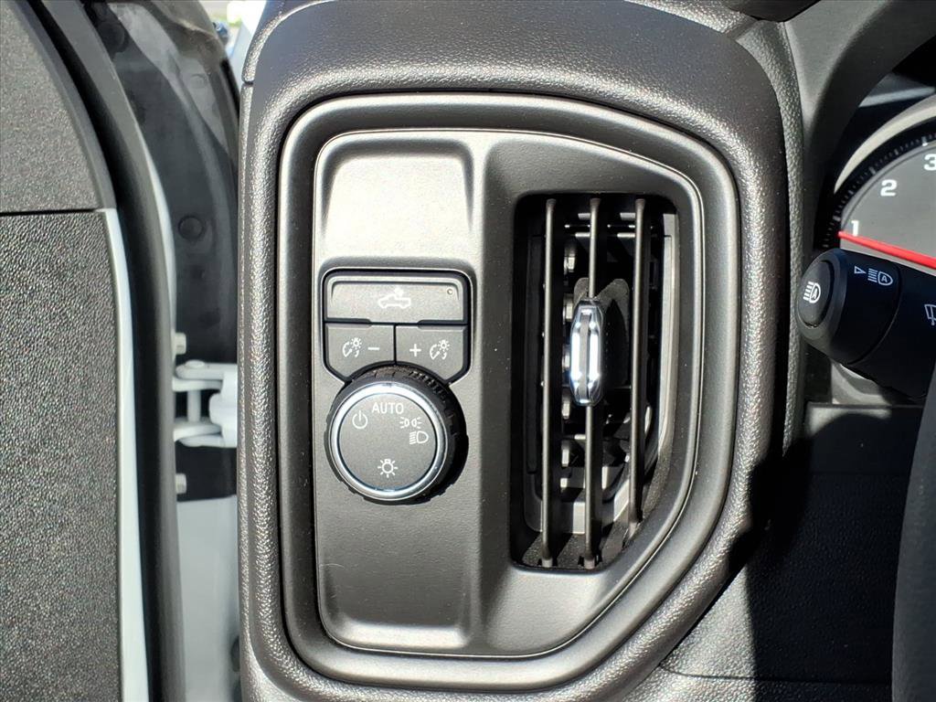 Used 2024 Chevrolet Silverado 1500 Custom image 26