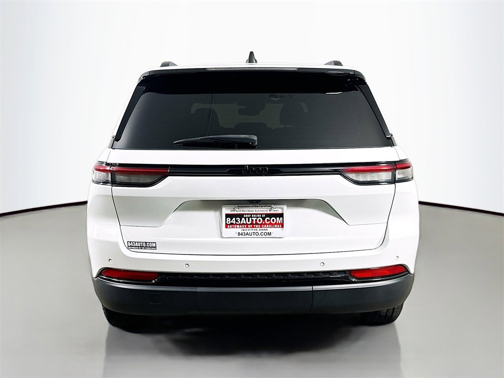 Used 2023 Jeep Grand Cherokee Altitude image 6