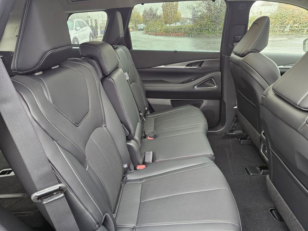 New 2026 INFINITI QX60 Luxe image 15