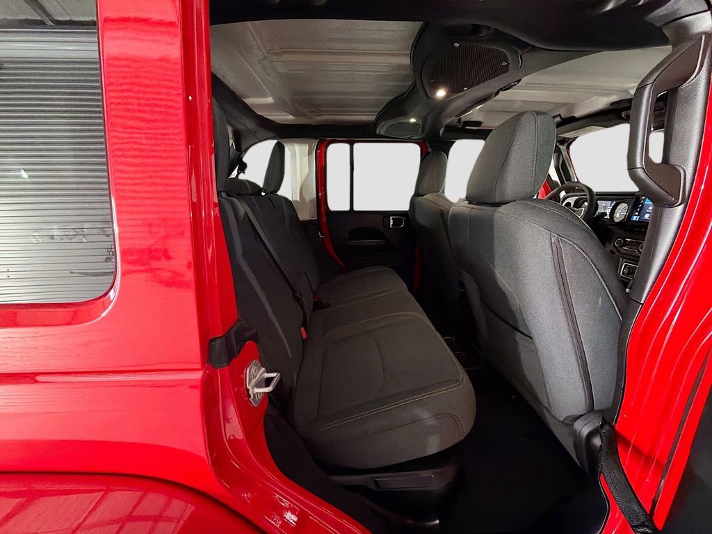 Used 2025 Jeep Wrangler Unlimited Sahara image 30