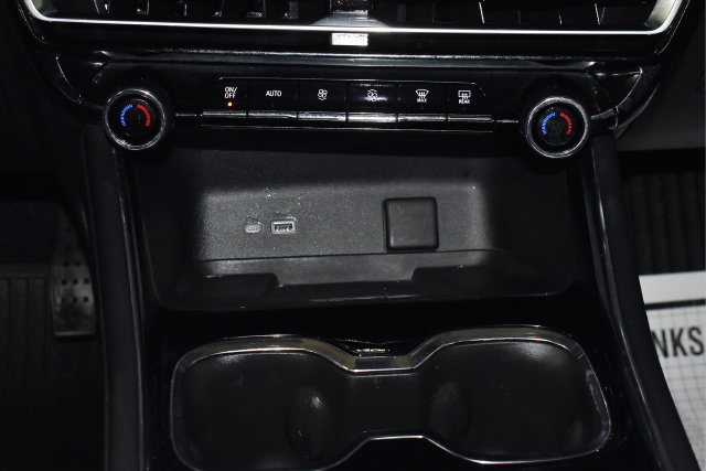 Used 2024 Chevrolet Traverse RS w/ LPO, Floor Liner Package AWD/4WD image 32