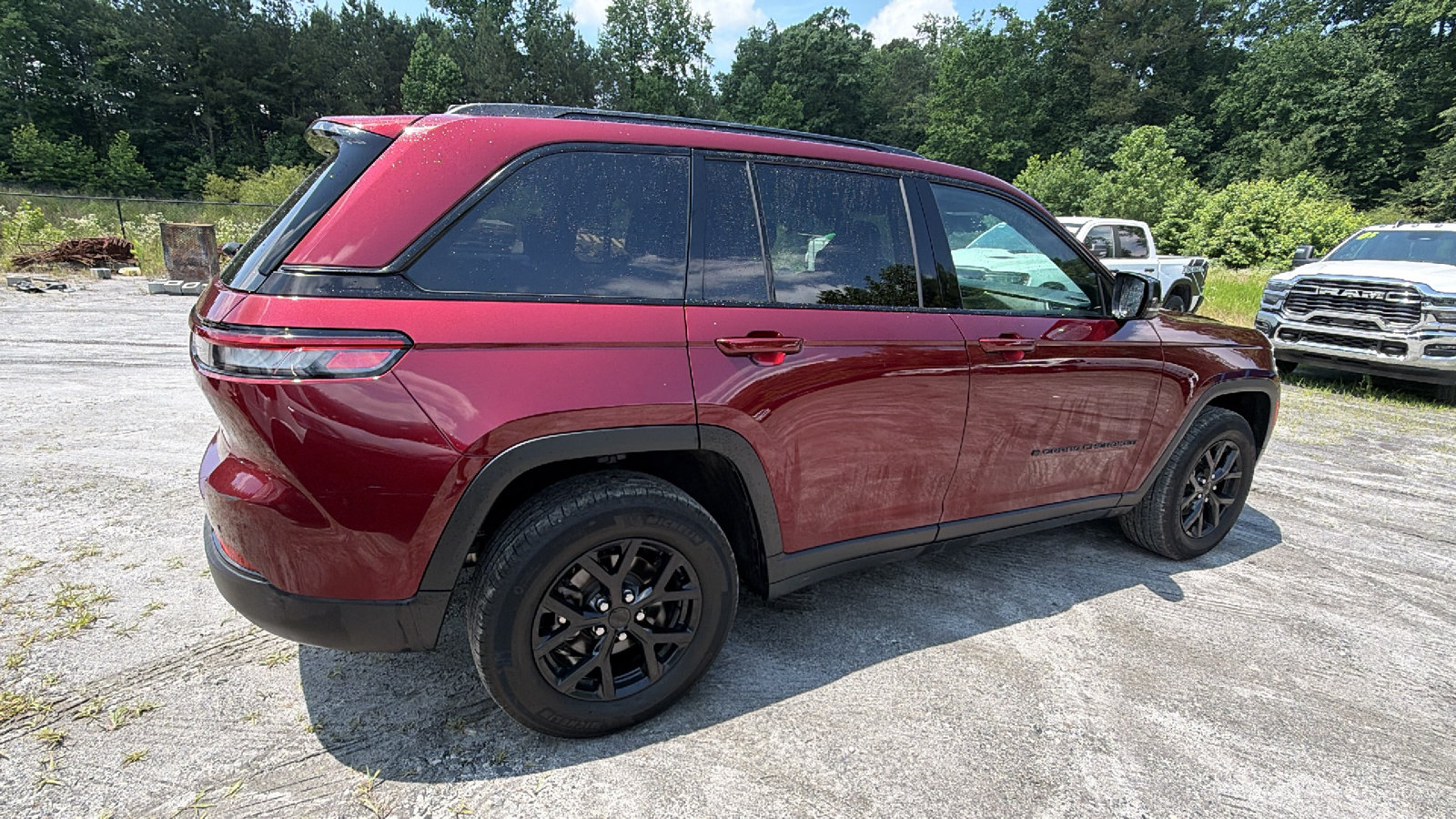 Certified 2025 Jeep Grand Cherokee Altitude AWD/4WD image 8