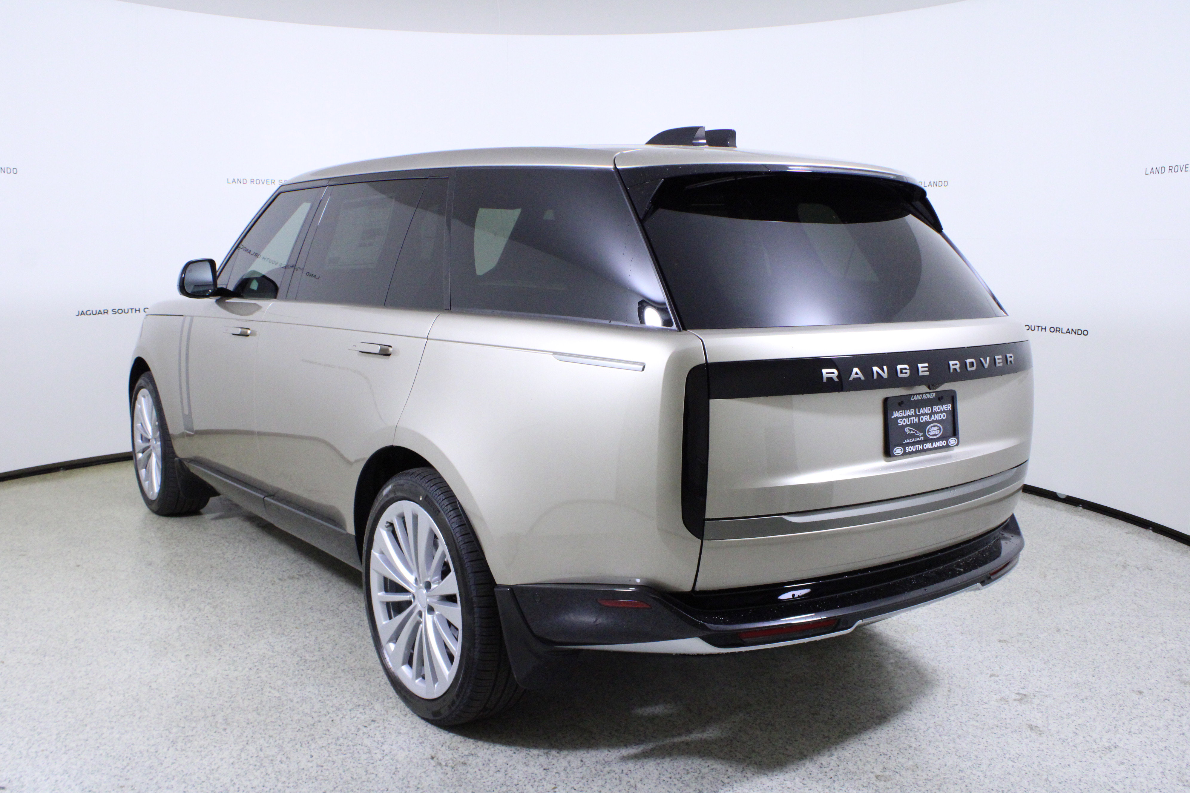 New 2026 Land Rover Range Rover Long Wheelbase SE image 5