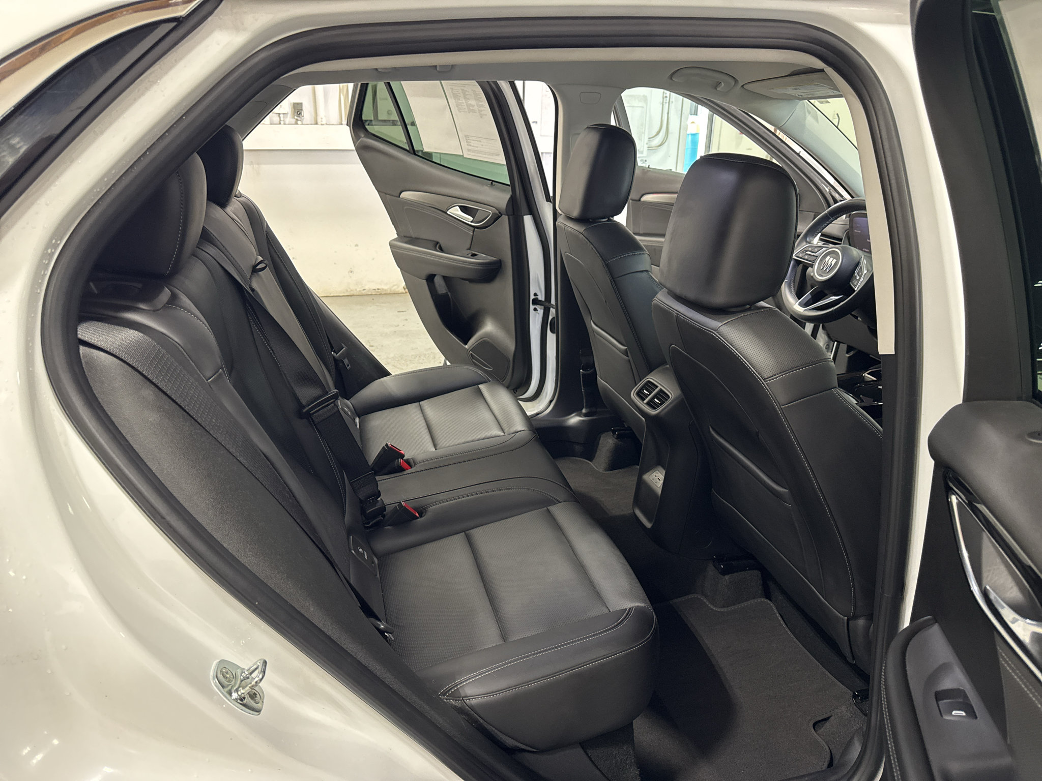 Certified 2024 Buick Envision Preferred AWD/4WD image 32