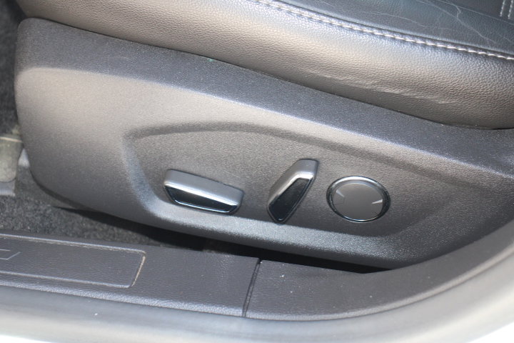 Used 2014 Ford Fusion Energi SE w/ Driver Assist Package image 12