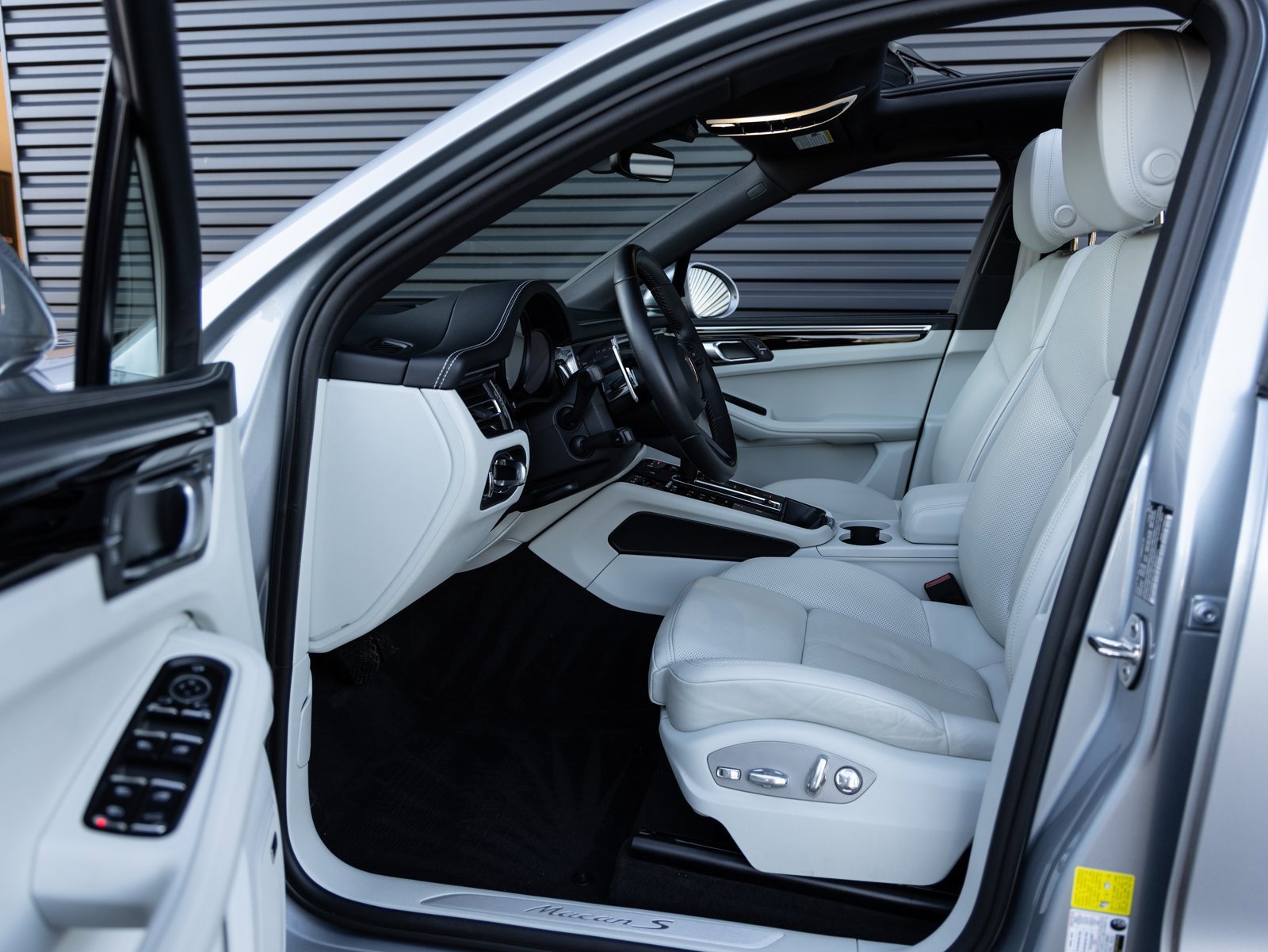 Used 2023 Porsche Macan S image 23