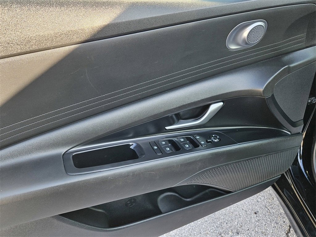 Used 2023 Hyundai Elantra Blue image 12