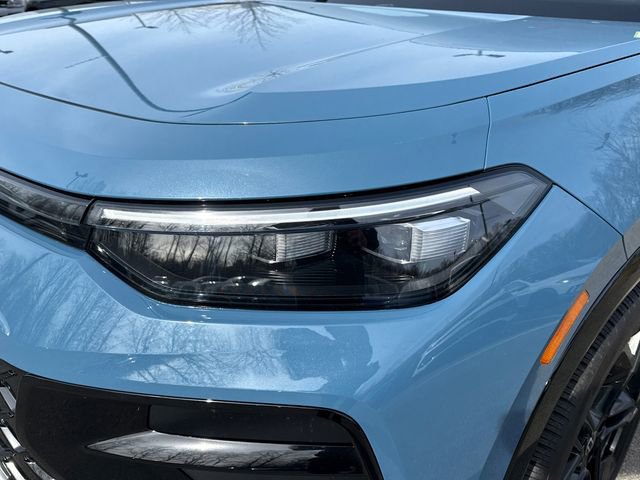 Certified 2025 Volkswagen Tiguan SE R-Line image 9