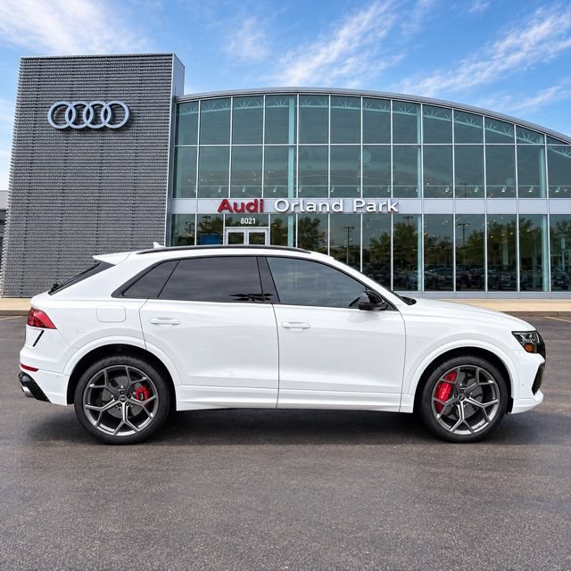 Certified 2025 Audi RS Q8 performance AWD/4WD image 6