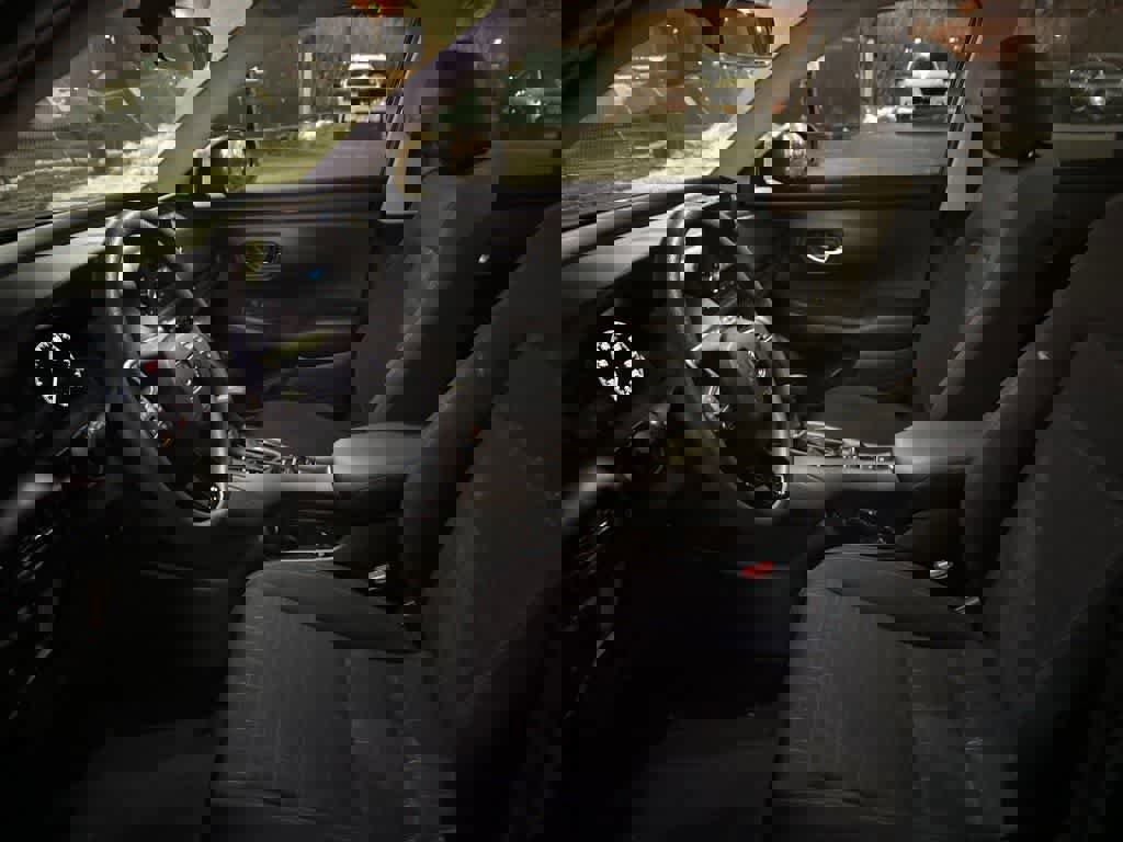 Used 2023 Honda HR-V LX image 32