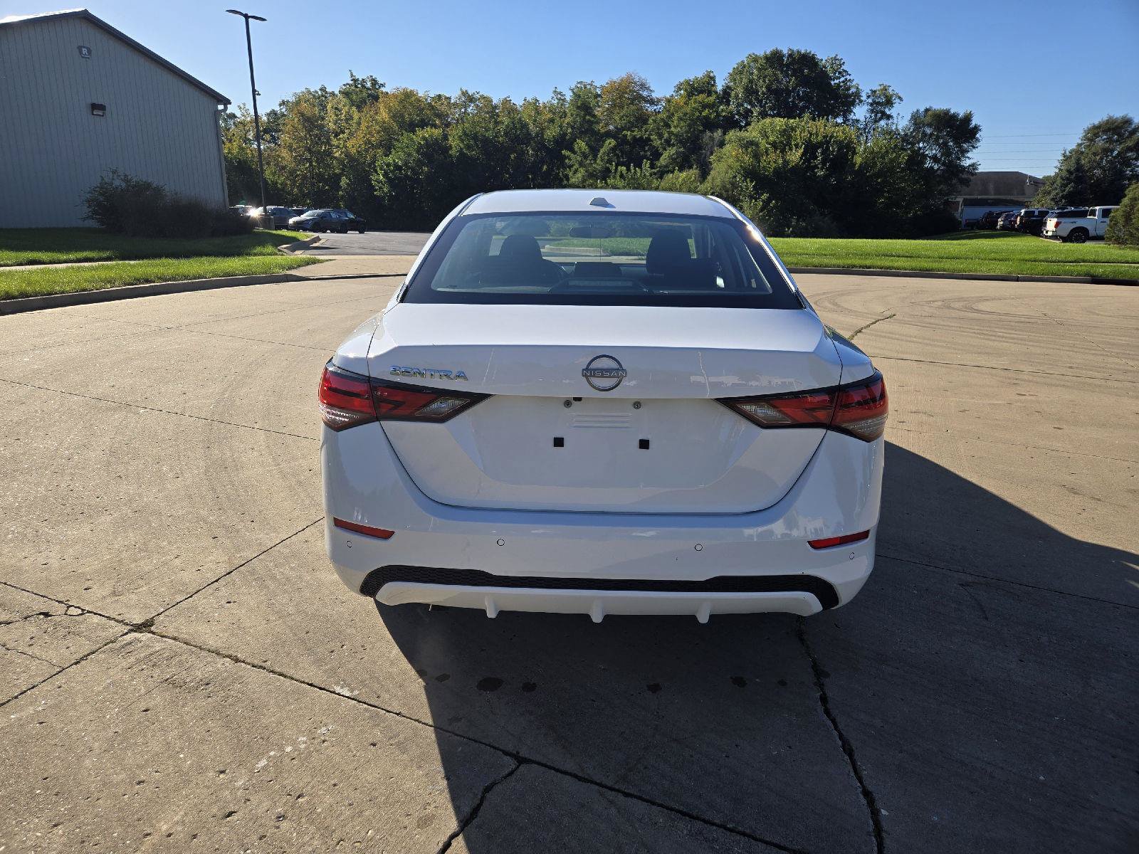 Used 2025 Nissan Sentra SV FWD image 8