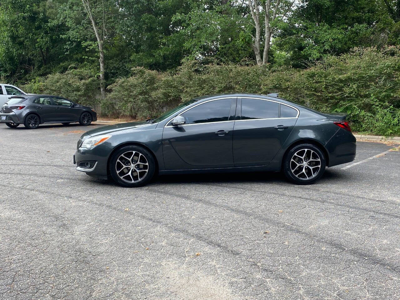 Used 2017 Buick Regal Sport Touring FWD image 8