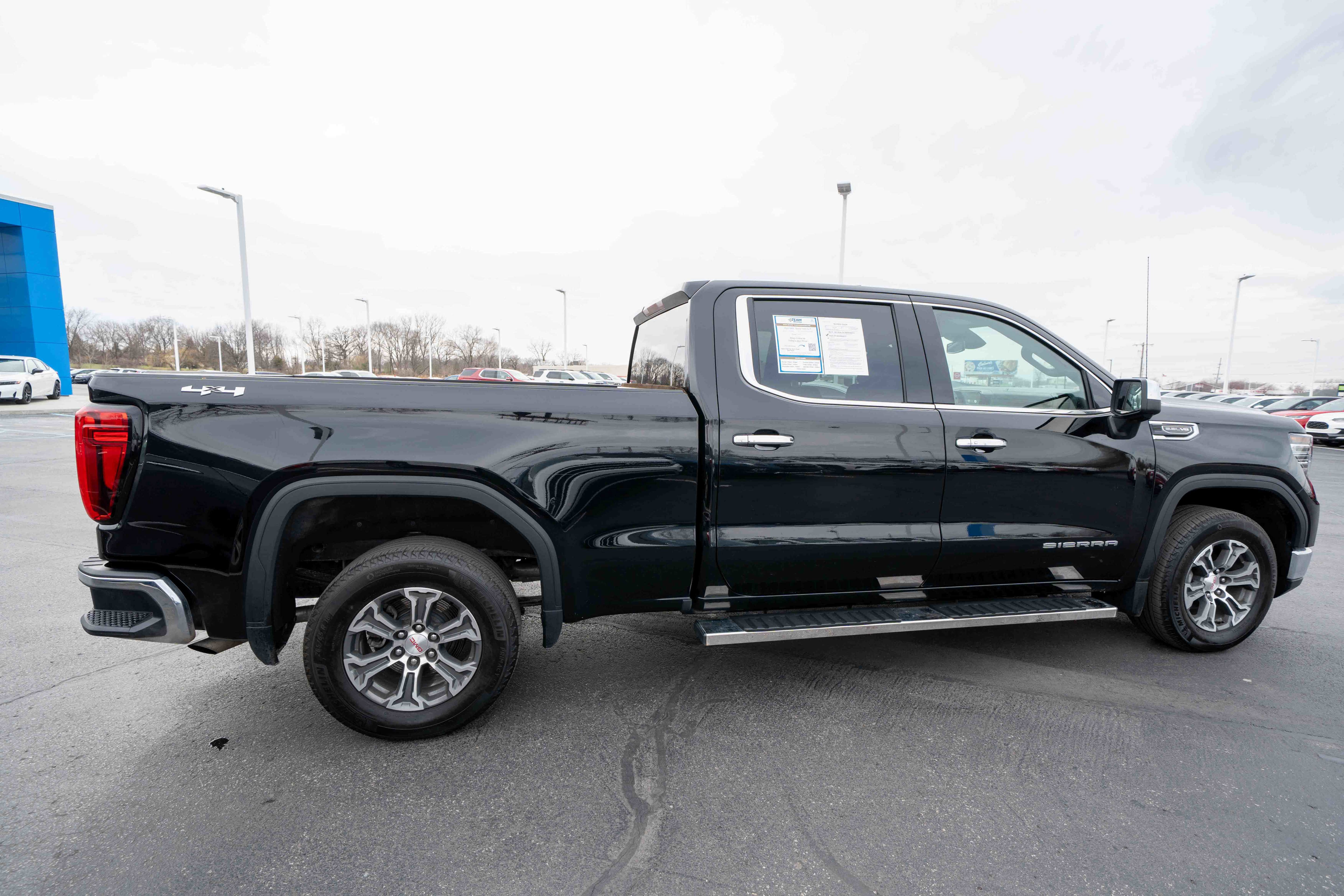 Used 2023 GMC Sierra 1500 SLT AWD/4WD image 6