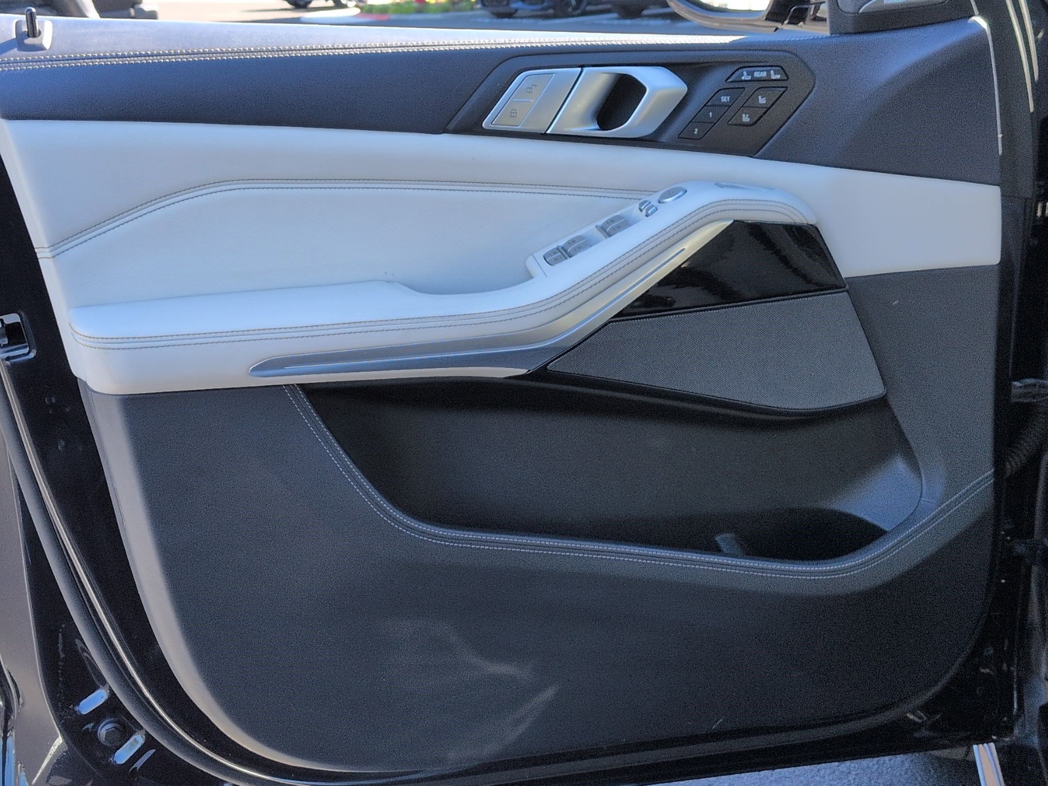 Used 2019 BMW X7 xDrive40i w/ Premium Package image 14