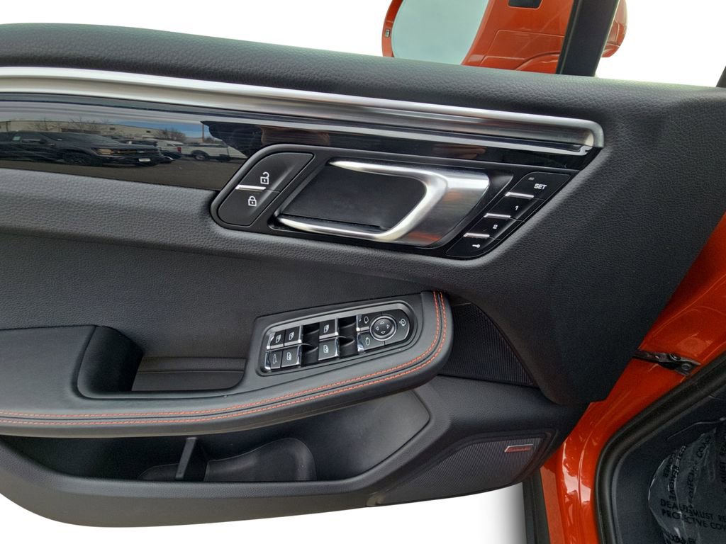 Used 2023 Porsche Macan image 24