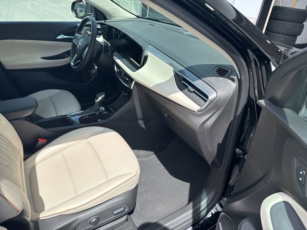 Used 2025 Buick Encore GX Avenir w/ Avenir Technology Package image 13