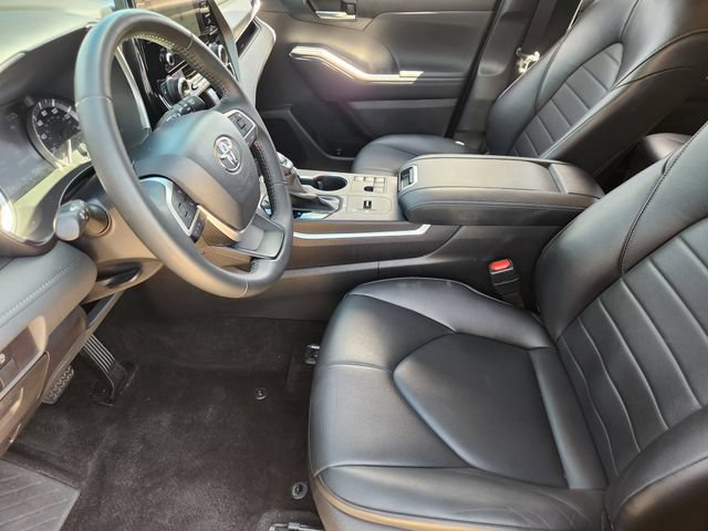 Used 2023 Toyota Highlander XLE FWD image 9