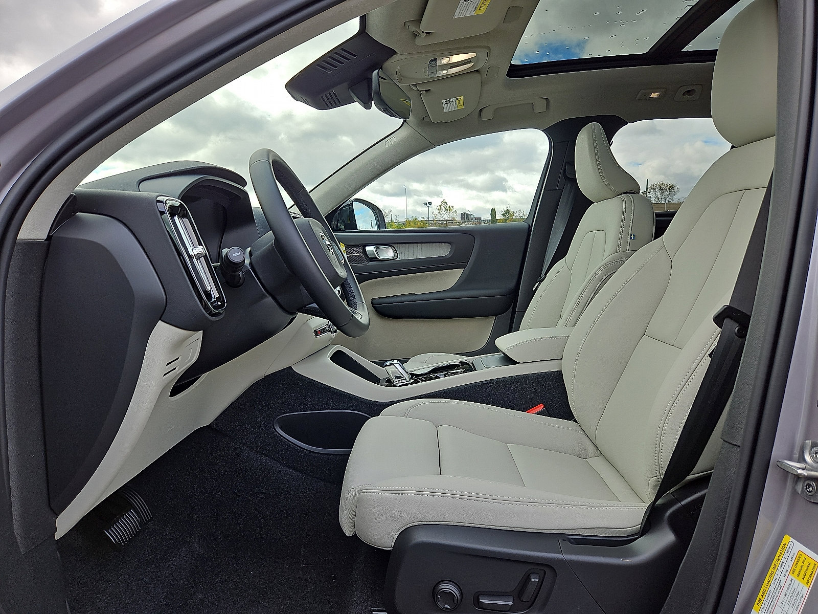 New 2026 Volvo XC40 B5 Ultra w/ Protection Package Premier AWD/4WD image 11